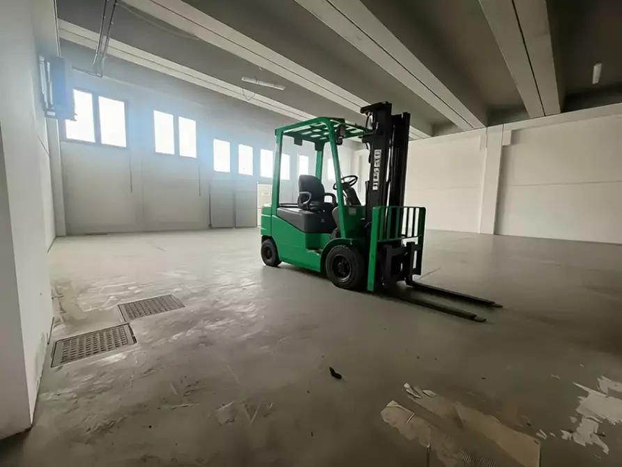 Immagine 1 di Capannone industriale in vendita  in Via Milano a Torri Di Quartesolo