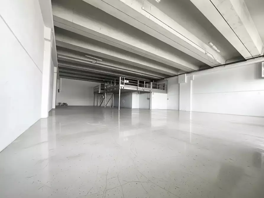 Immagine 3 di Capannone industriale in vendita  in Via Milano a Torri Di Quartesolo