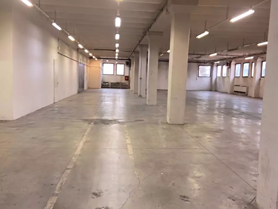 Immagine 3 di Capannone industriale in affitto  in Via Andrea Bafile a Jesolo