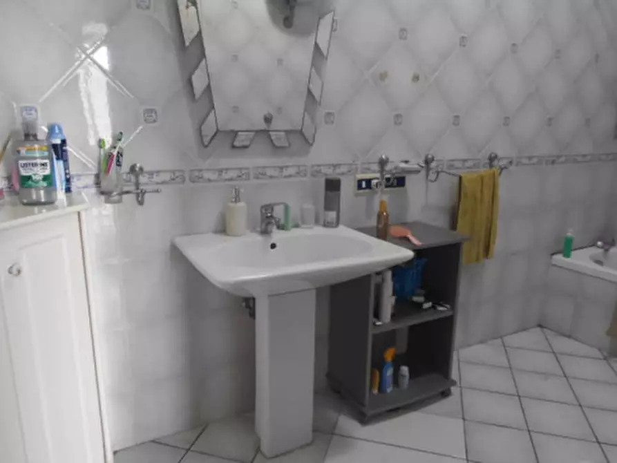 Immagine 13 di Appartamento in affitto  in via pietro colletta a Napoli
