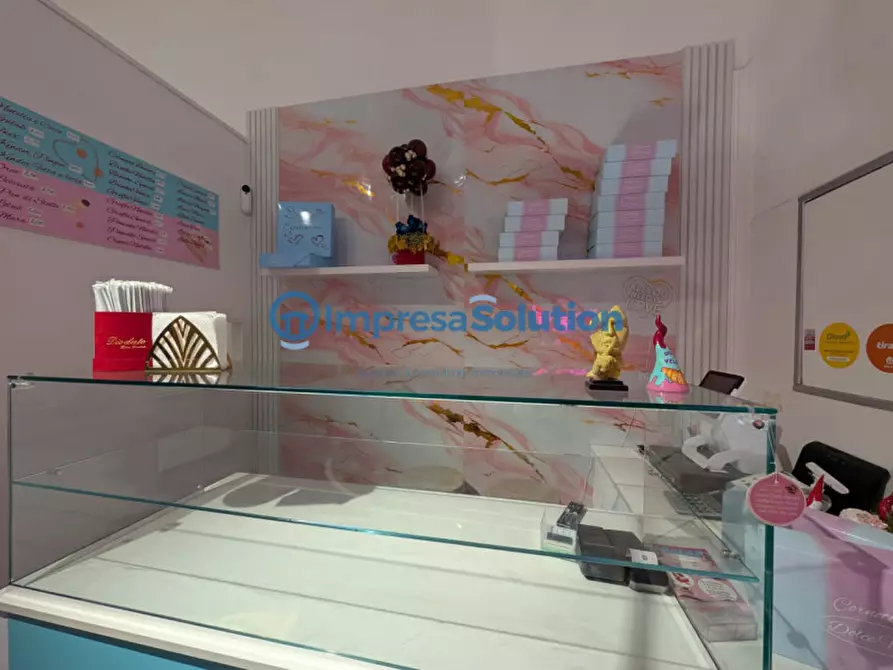 Immagine 3 di Attività commerciale in vendita  in Via Nazionale a Napoli