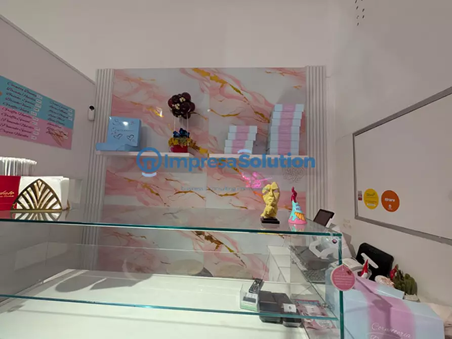 Immagine 4 di Attività commerciale in vendita  in Via Nazionale a Napoli
