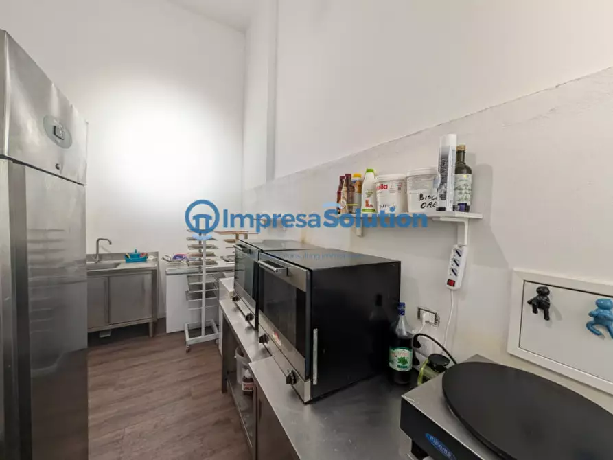Immagine 5 di Attività commerciale in vendita  in Via Nazionale a Napoli