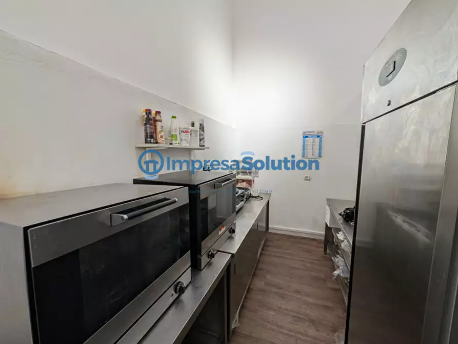 Immagine 7 di Attività commerciale in vendita  in Via Nazionale a Napoli