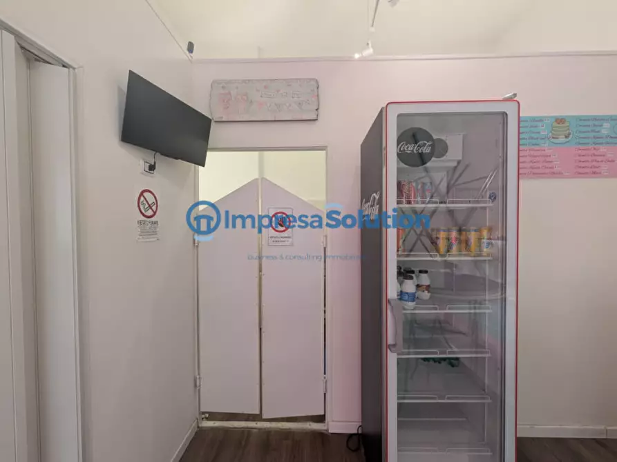 Immagine 8 di Attività commerciale in vendita  in Via Nazionale a Napoli