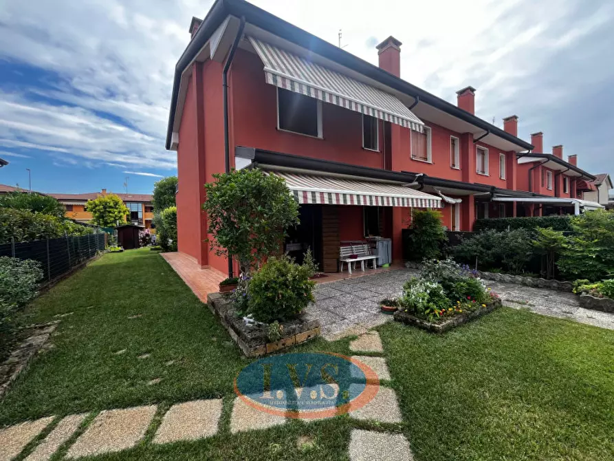 Immagine 1 di Casa trifamiliare in vendita  in Via Fausto Rossi a Limena