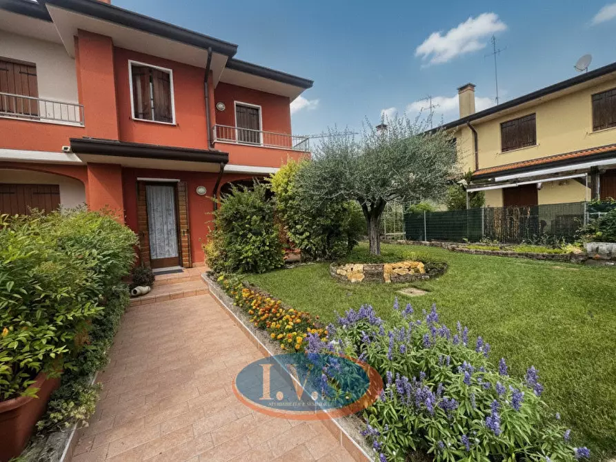Immagine 2 di Casa trifamiliare in vendita  in Via Fausto Rossi a Limena