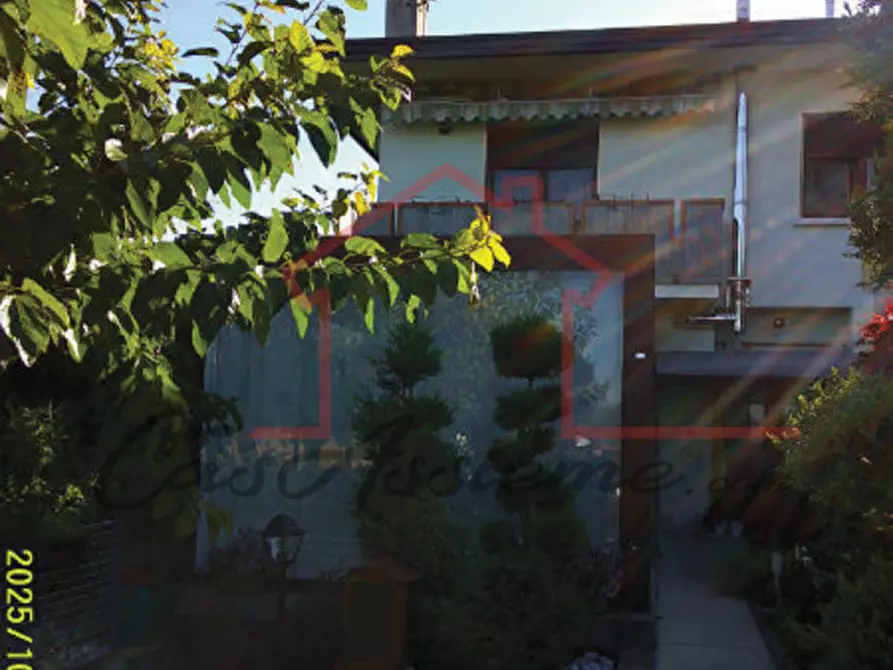 Immagine 2 di Casa bifamiliare in vendita  in Via Avenali a Riese Pio x