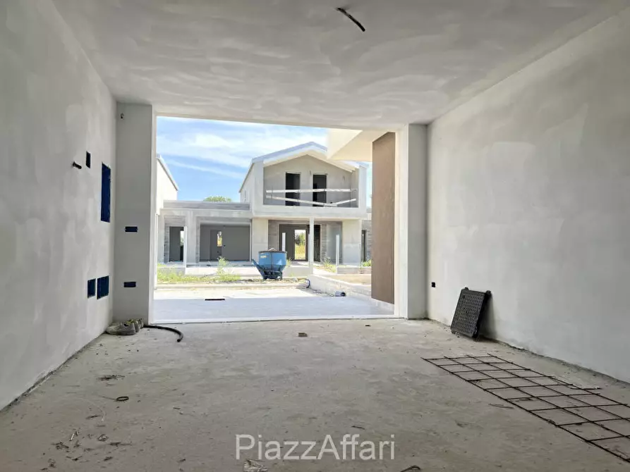 Immagine 5 di Casa bifamiliare in vendita  in Via Roma a Camponogara
