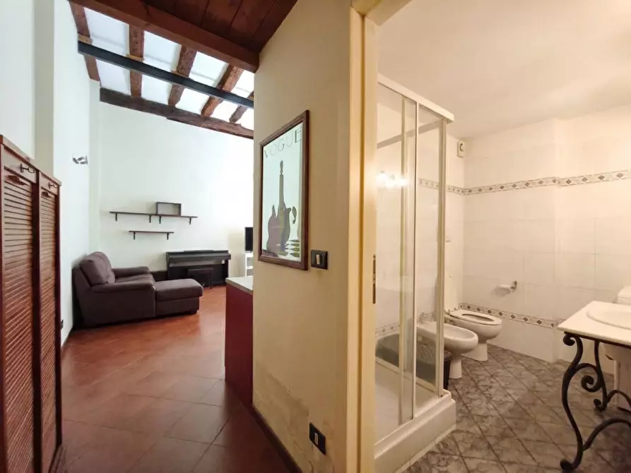 Immagine 5 di Appartamento in vendita  in via paradiso a Bologna