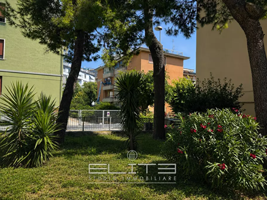 Immagine 8 di Appartamento in vendita  in Via Francesco Rismondo a Ancona