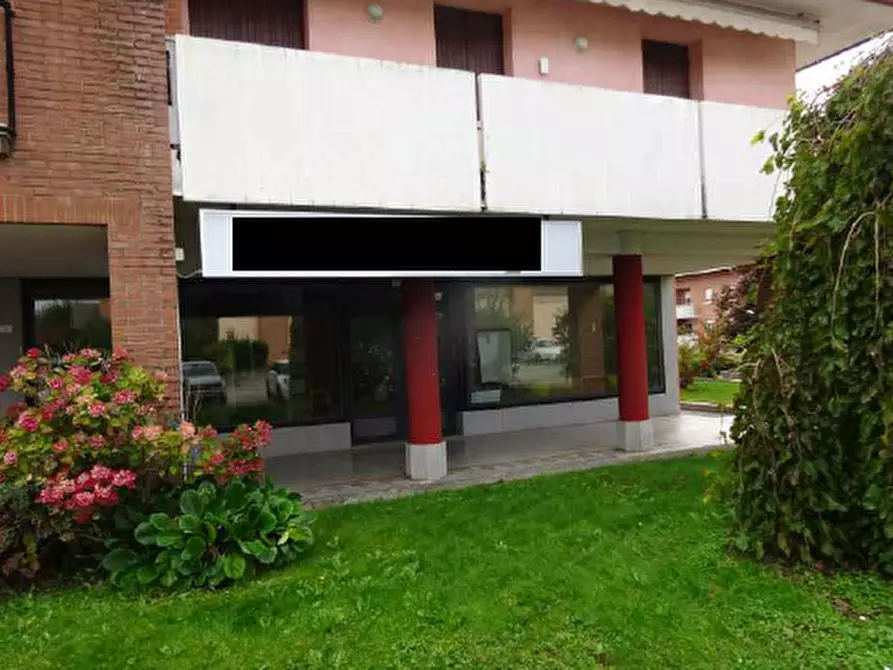 Immagine 2 di Negozio in vendita  in Viale Gabriele D'Annunzio, 3 a Roveredo In Piano