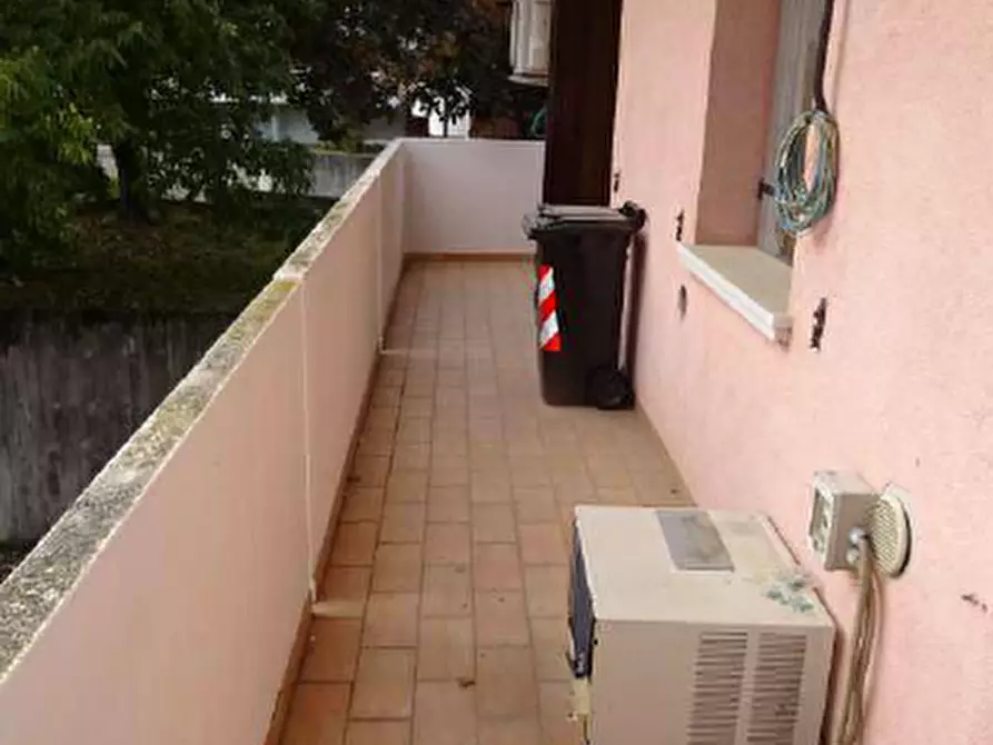 Immagine 8 di Negozio in vendita  in Viale Gabriele D'Annunzio, 3 a Roveredo In Piano