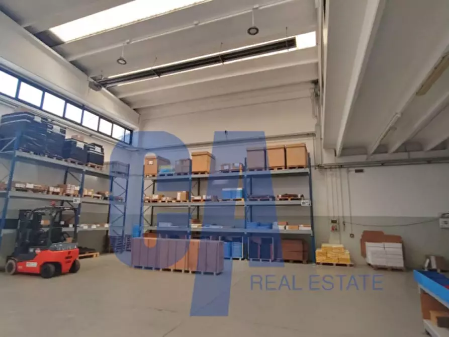 Immagine 4 di Magazzino in vendita  in VIA LIRONE a Peschiera Borromeo