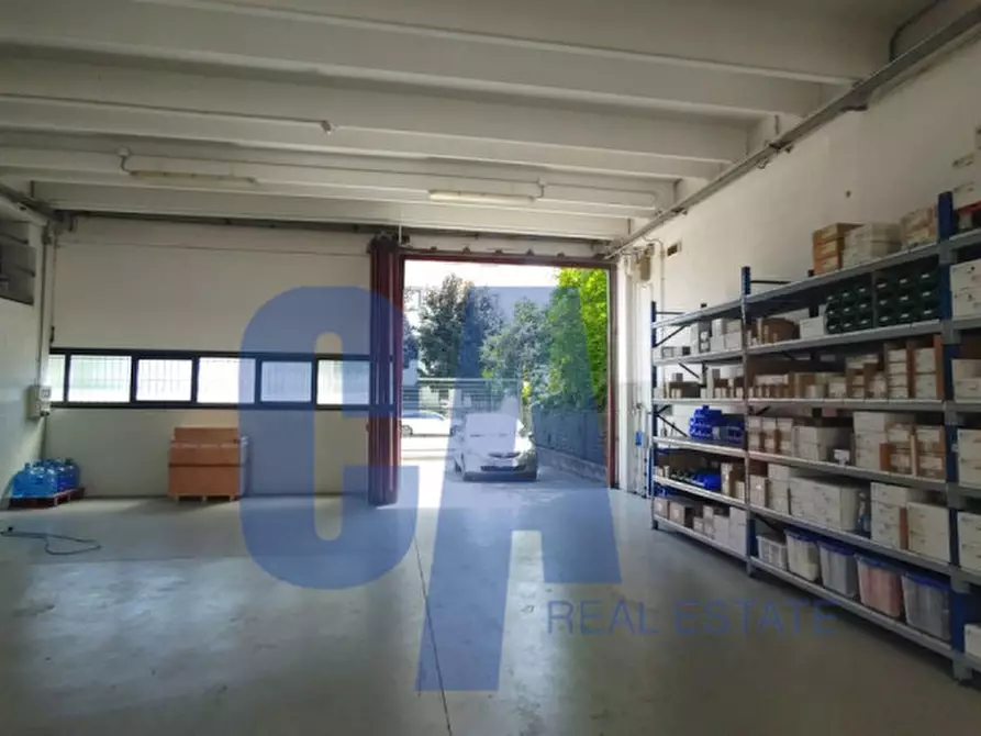 Immagine 5 di Magazzino in vendita  in VIA LIRONE a Peschiera Borromeo