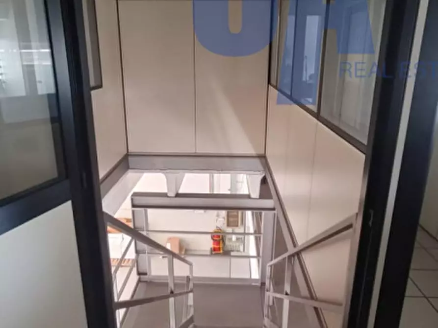 Immagine 9 di Magazzino in vendita  in VIA LIRONE a Peschiera Borromeo
