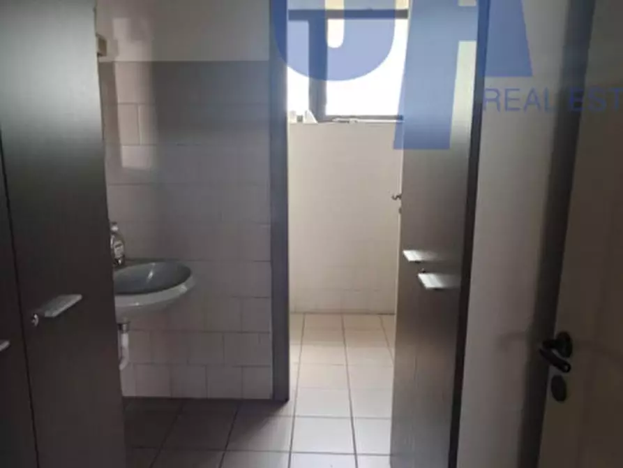 Immagine 12 di Magazzino in vendita  in VIA LIRONE a Peschiera Borromeo