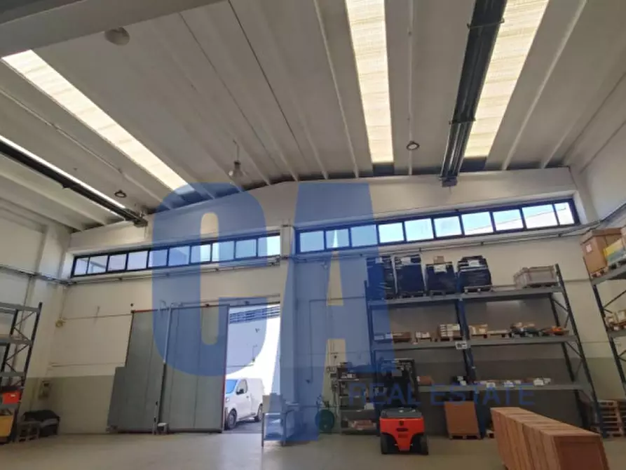 Immagine 1 di Magazzino in vendita  in VIA LIRONE a Peschiera Borromeo