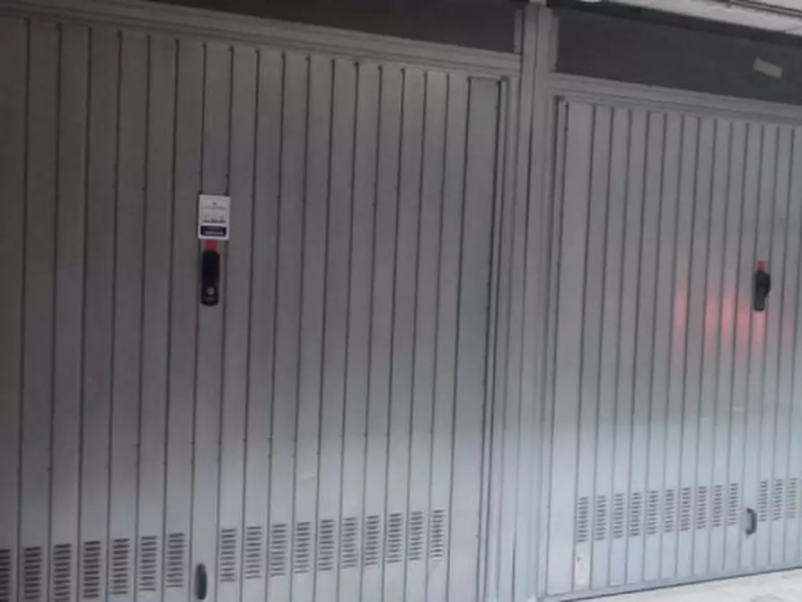 Immagine 1 di Garage in affitto  in Prabiago via fermi 11 a Parabiago