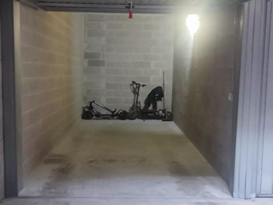 Immagine 2 di Garage in affitto  in Prabiago via fermi 11 a Parabiago