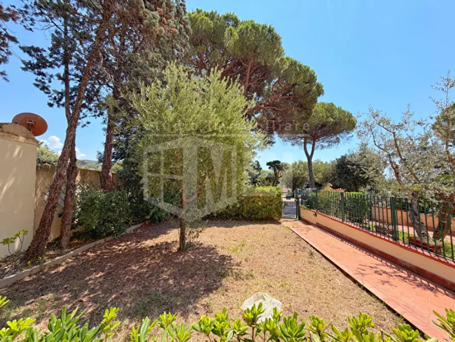 Immagine 1 di Appartamento in vendita  in Via del Littorale 294 a Livorno