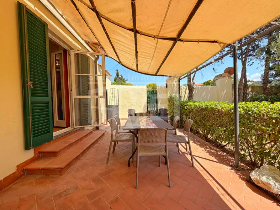 Immagine 3 di Appartamento in vendita  in Via del Littorale 294 a Livorno