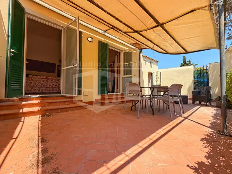 Immagine 5 di Appartamento in vendita  in Via del Littorale 294 a Livorno