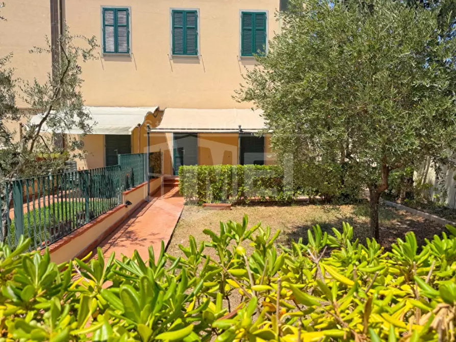 Immagine 23 di Appartamento in vendita  in Via del Littorale 294 a Livorno