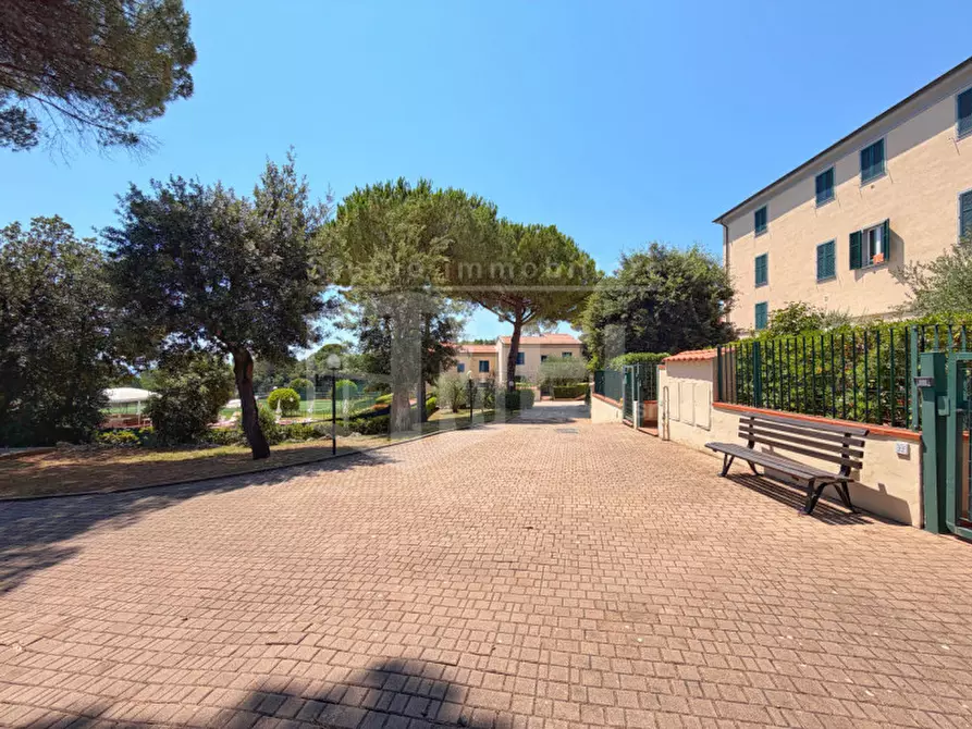Immagine 24 di Appartamento in vendita  in Via del Littorale 294 a Livorno