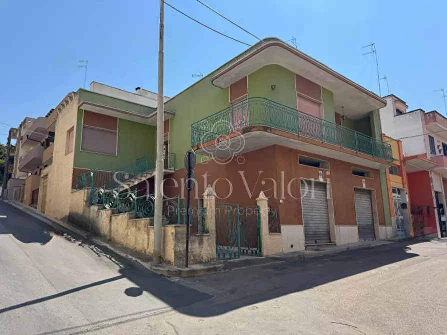 Immagine 1 di Casa indipendente in vendita  in Via dei Mille 177 a Parabita