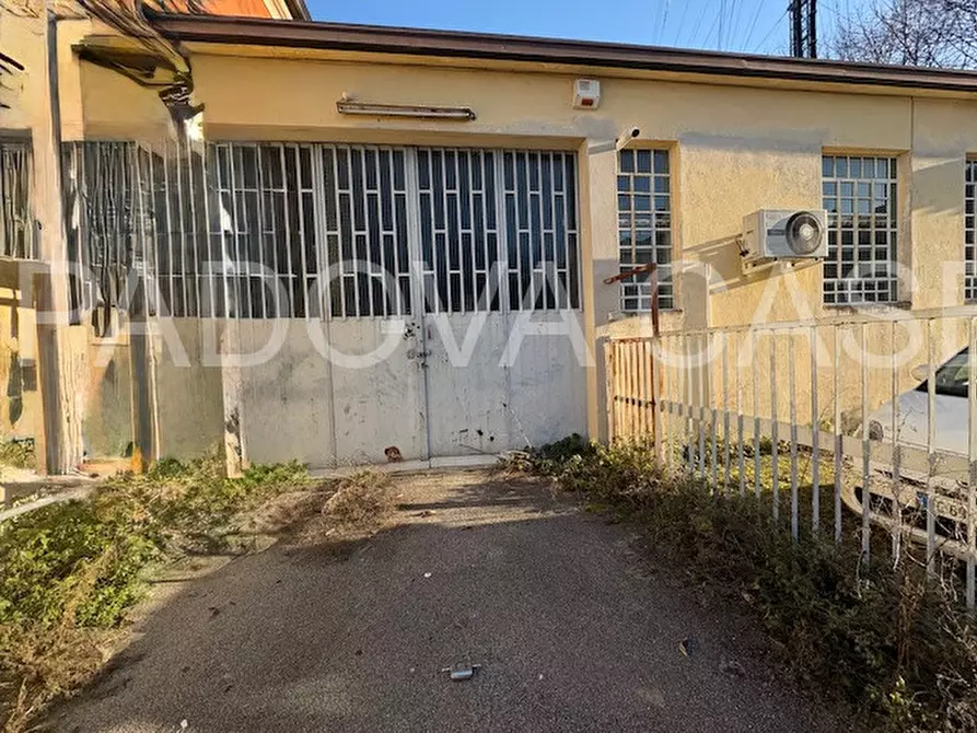 Immagine 1 di Magazzino in vendita  in Via Pilade Bronzetti a Padova