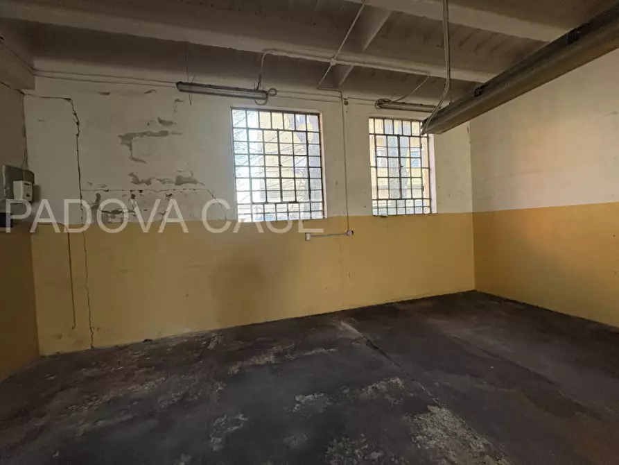 Immagine 2 di Magazzino in vendita  in Via Pilade Bronzetti a Padova