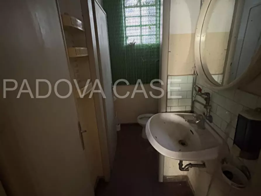 Immagine 5 di Magazzino in vendita  in Via Pilade Bronzetti a Padova