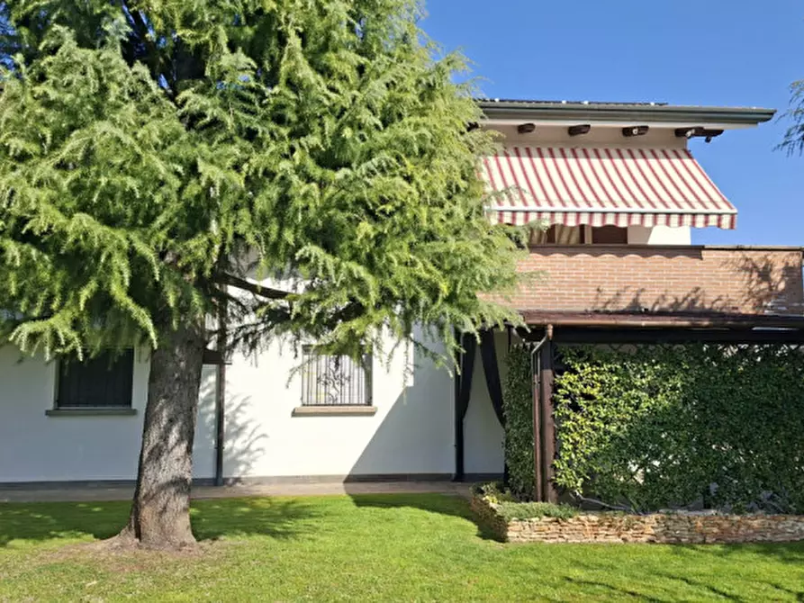 Immagine 2 di Villa in vendita  a Selvazzano Dentro
