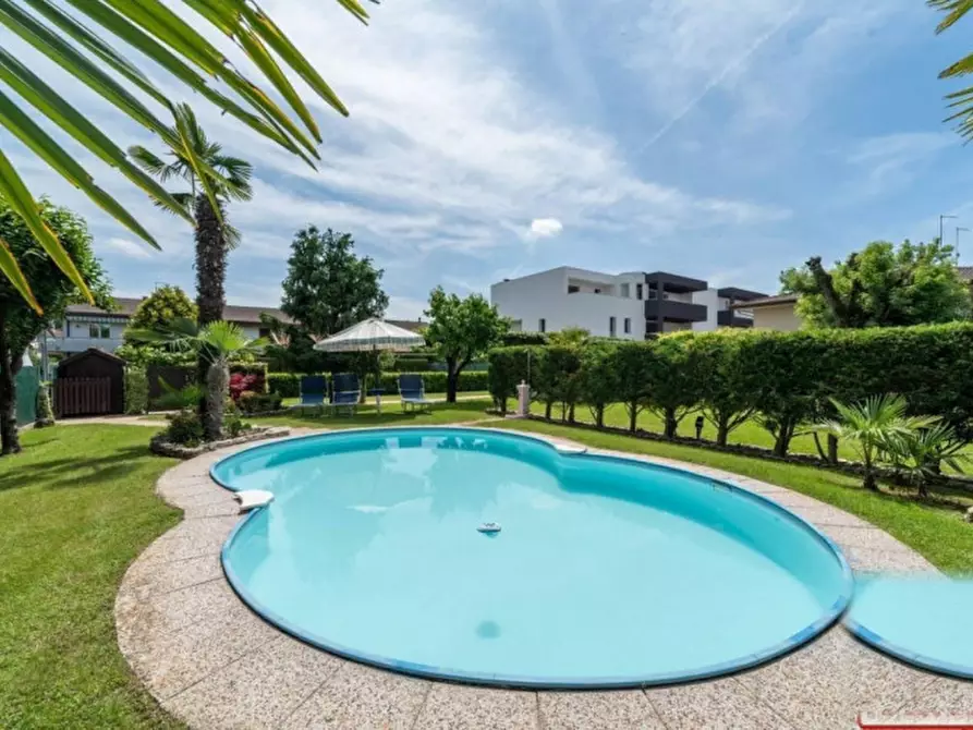 Immagine 3 di Villa in vendita  a Selvazzano Dentro