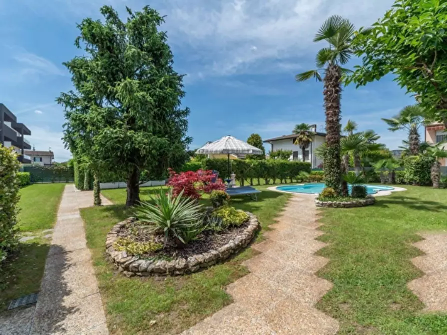 Immagine 4 di Villa in vendita  a Selvazzano Dentro