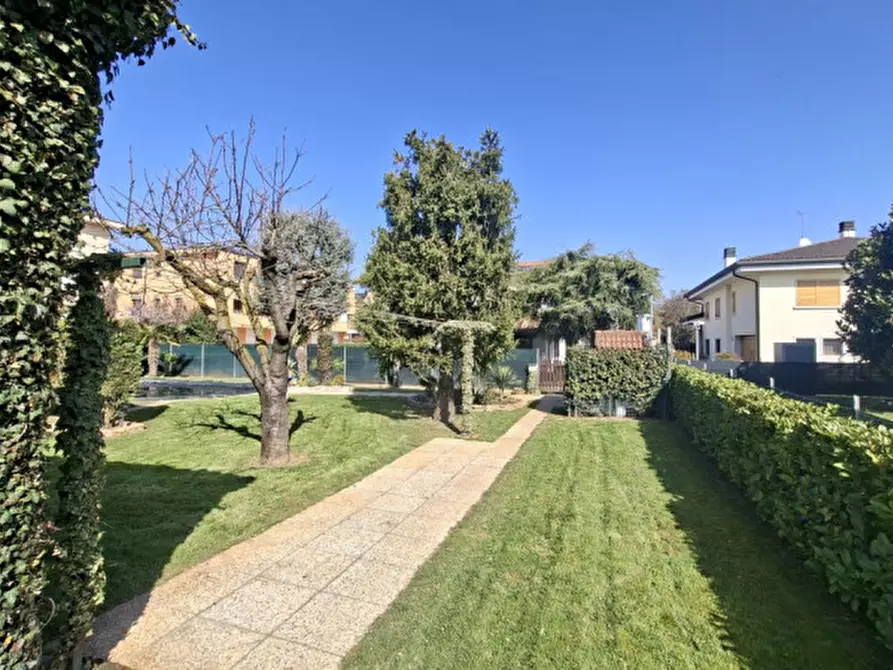 Immagine 6 di Villa in vendita  a Selvazzano Dentro