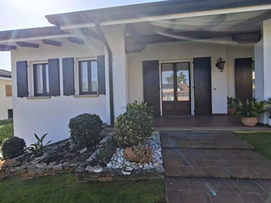 Immagine 9 di Villa in vendita  a Selvazzano Dentro