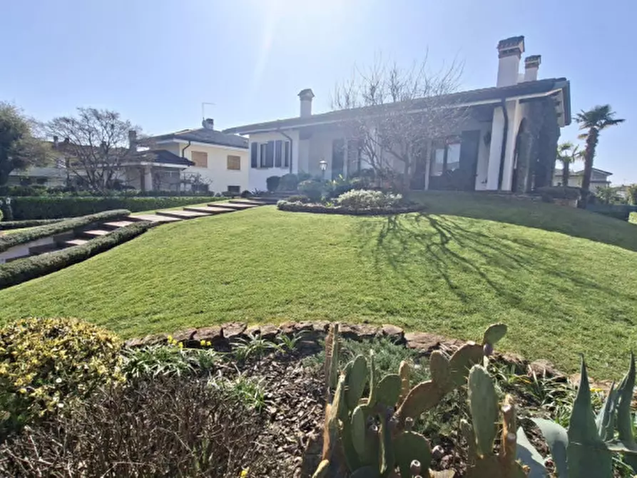 Immagine 10 di Villa in vendita  a Selvazzano Dentro