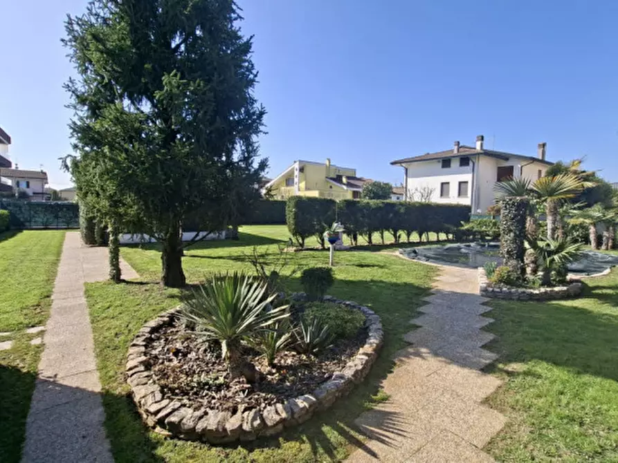 Immagine 12 di Villa in vendita  a Selvazzano Dentro