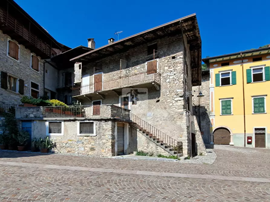 Immagine 2 di Casa indipendente in vendita  in Piazza Battisti a Tenno