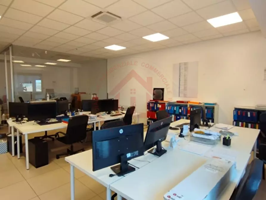 Immagine 8 di Ufficio in affitto  a Limena
