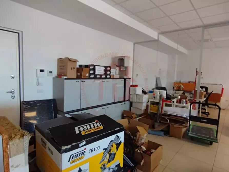 Immagine 9 di Ufficio in affitto  a Limena