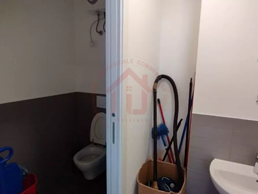 Immagine 13 di Ufficio in affitto  a Limena