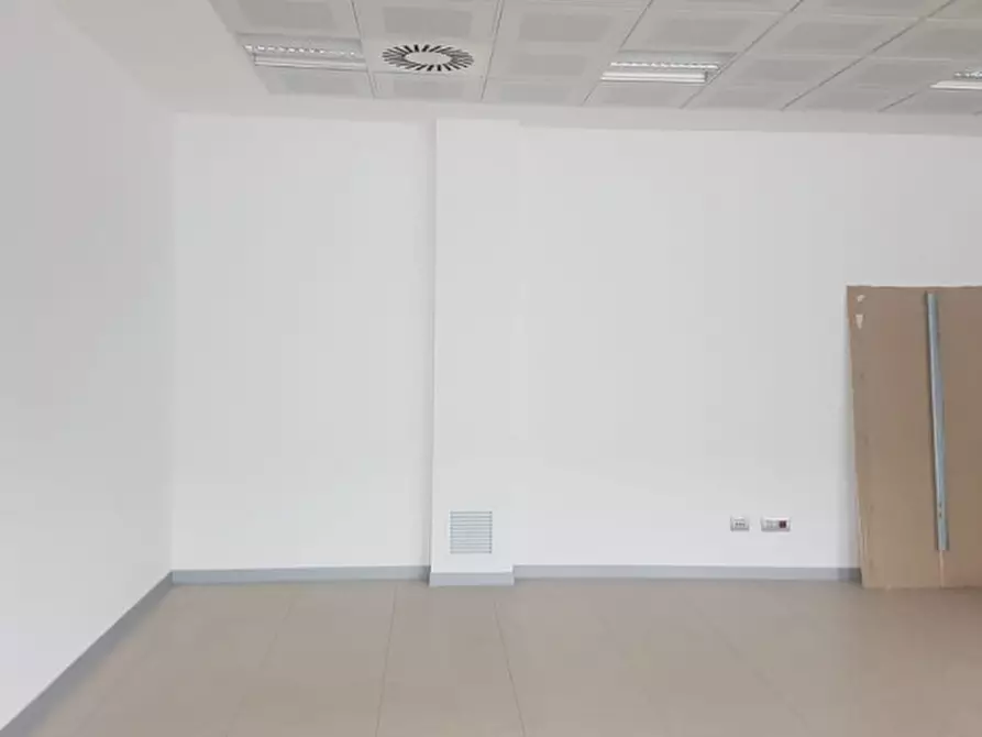 Immagine 3 di Negozio in affitto  in Via Mattei a Saccolongo
