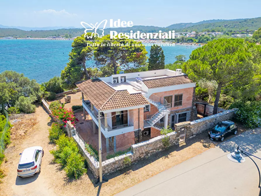 Immagine 6 di Villa in vendita  a Olbia