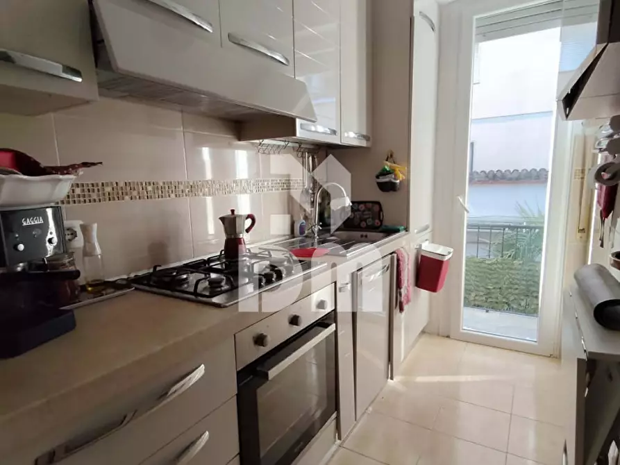 Immagine 8 di Appartamento in vendita  in Via Antonio Pacinotti a Viareggio
