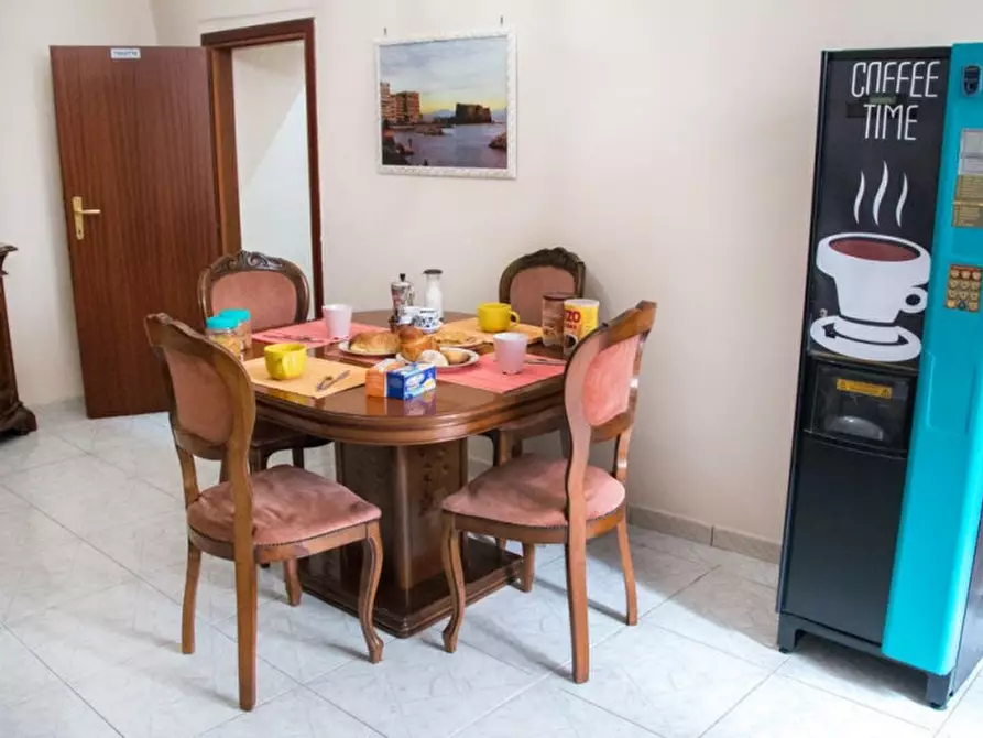 Immagine 21 di Camera in affitto  in Vico Sant Elmo 6 a Napoli