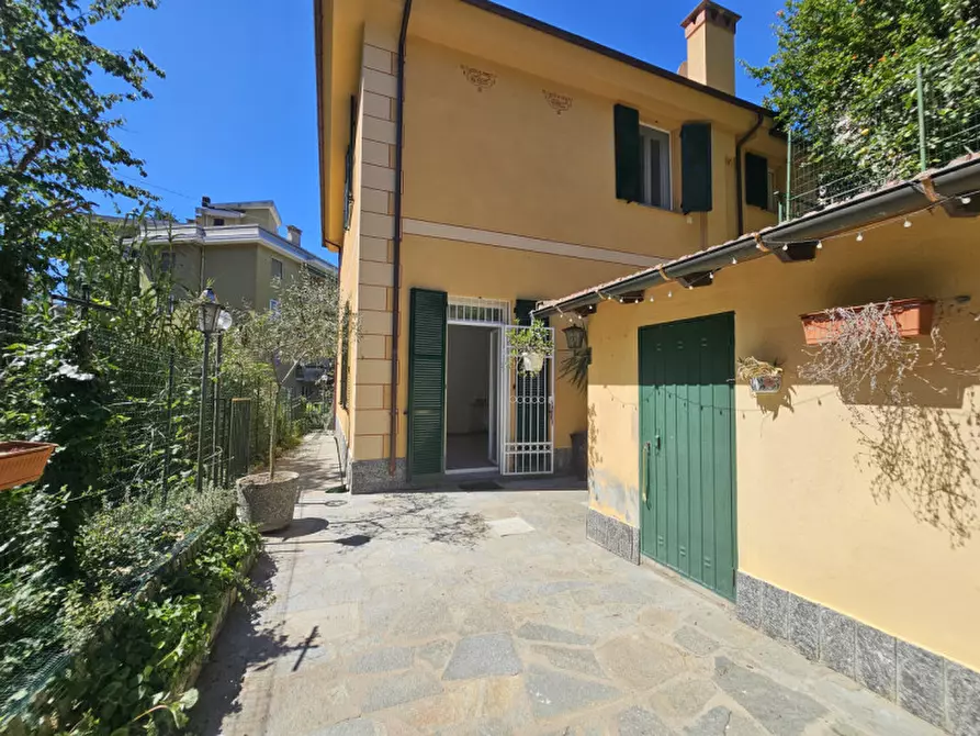 Immagine 1 di Casa bifamiliare in vendita  in Via Rusca a Savona