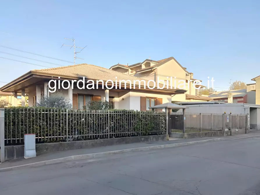 Immagine 2 di Villa in vendita  in Viale Brianza a Varedo